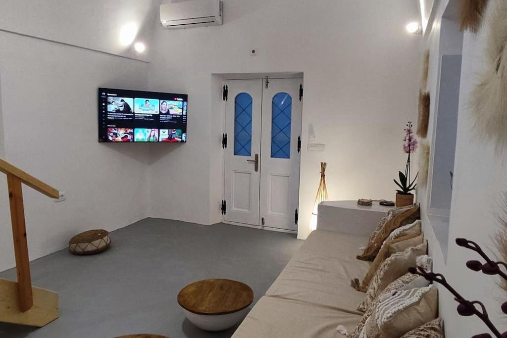 Red Harmony Stone House Holiday home Akrotiri (Santorini)