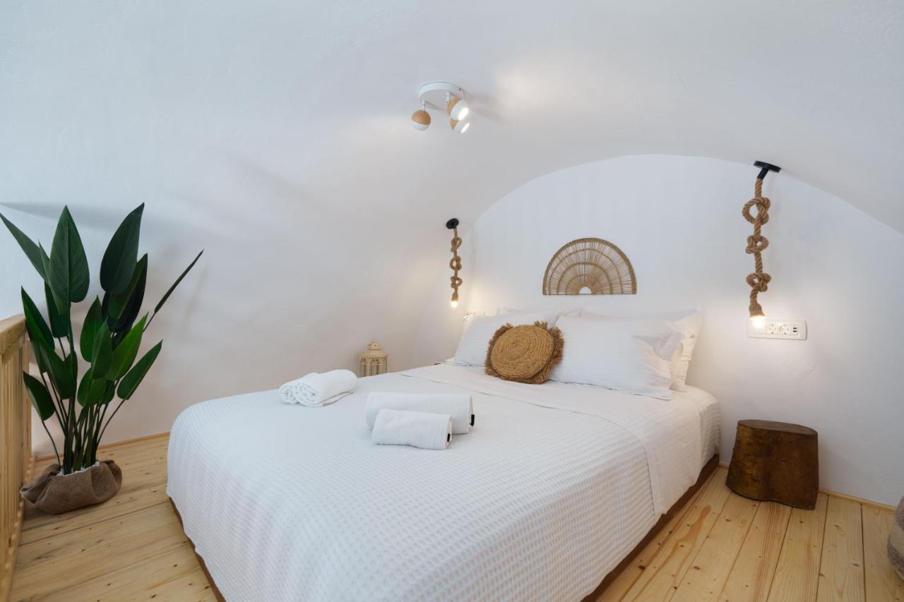 Red Harmony Stone House Holiday home Akrotiri (Santorini)