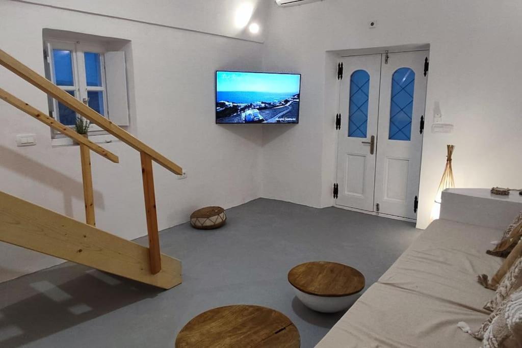 Red Harmony Stone House Holiday home Akrotiri (Santorini)